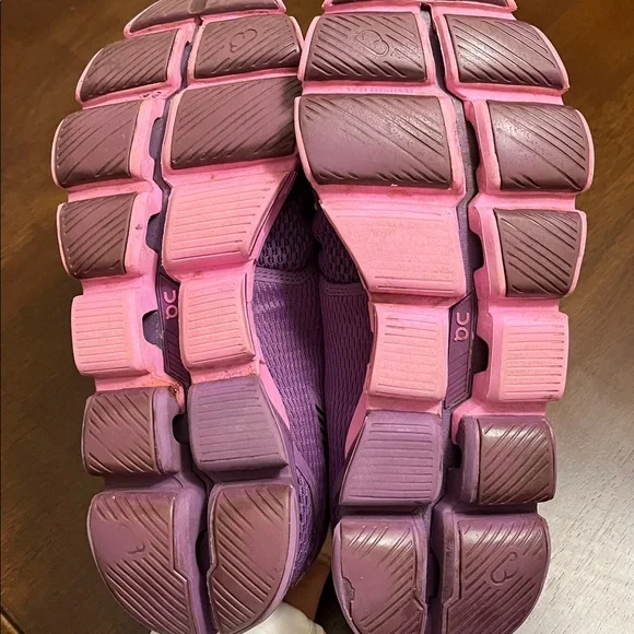 On Running Cloud Flyer Women’s Purple and Pink Sneakers 9 - Picture 9 of 10